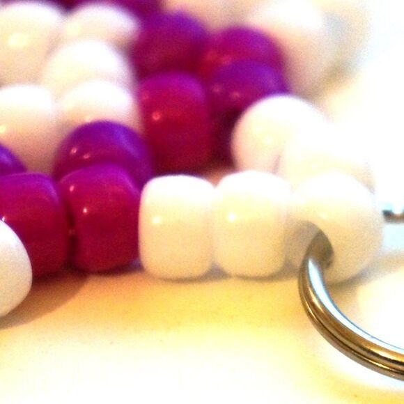 Handmade Magenta White Stretchy Kandi Star Keychain - Picture 4 of 5